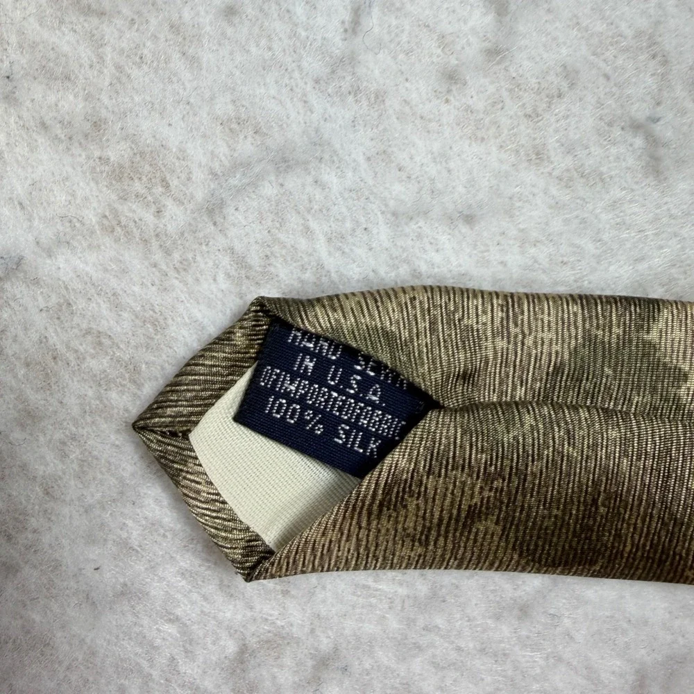 Lands End Mens Christmas Carolers‎ Silk Tie Vintage Holiday Village Scene Green